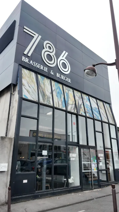 Le 786 Brasserie & Burger