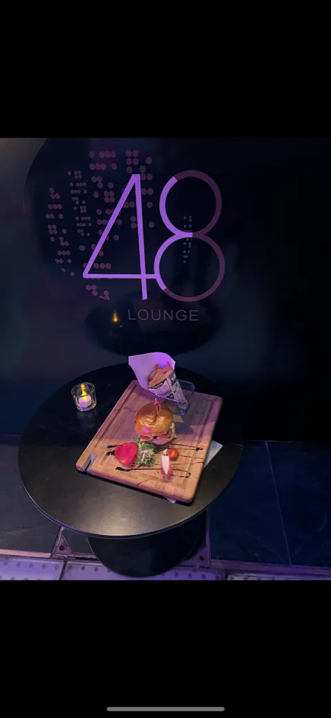 48 Lounge